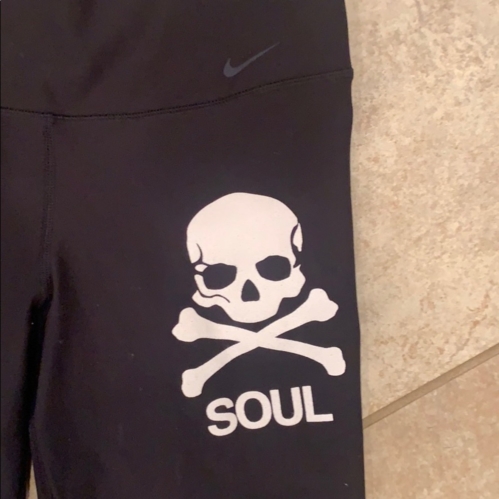 Nike Dri-Fit - Picture 2 of 3
